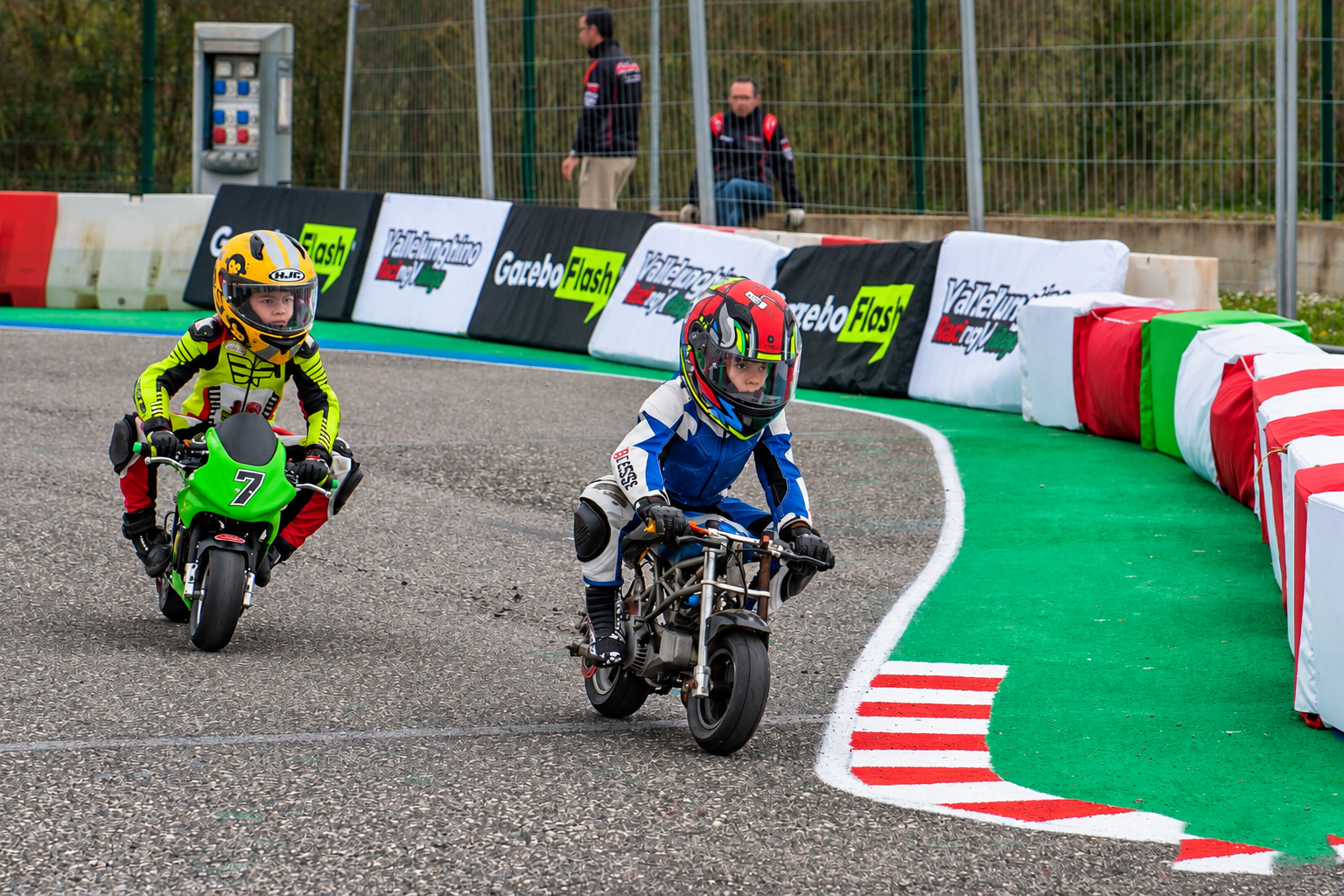 Giovani piloti MiniGP in pista
